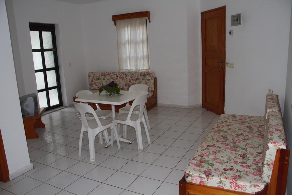 Mimosa Apart Hotel غومْبيت الغرفة الصورة