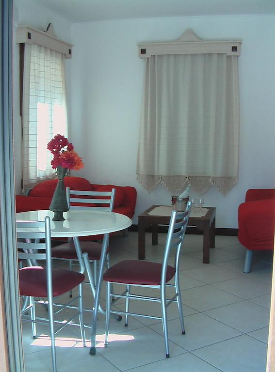 Mimosa Apart Hotel غومْبيت الغرفة الصورة