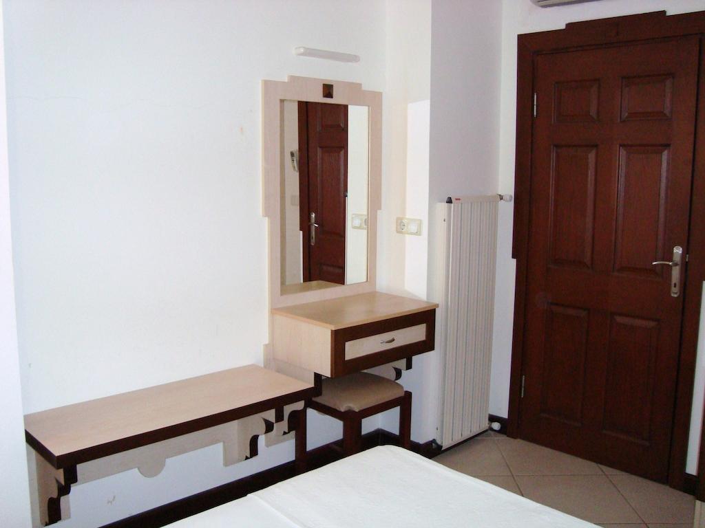 Mimosa Apart Hotel غومْبيت الغرفة الصورة